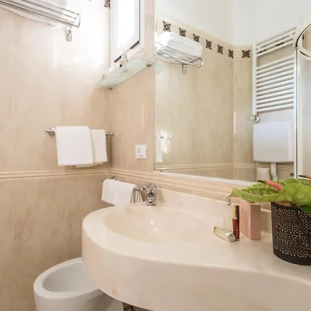 Nanni Hotel 3*
